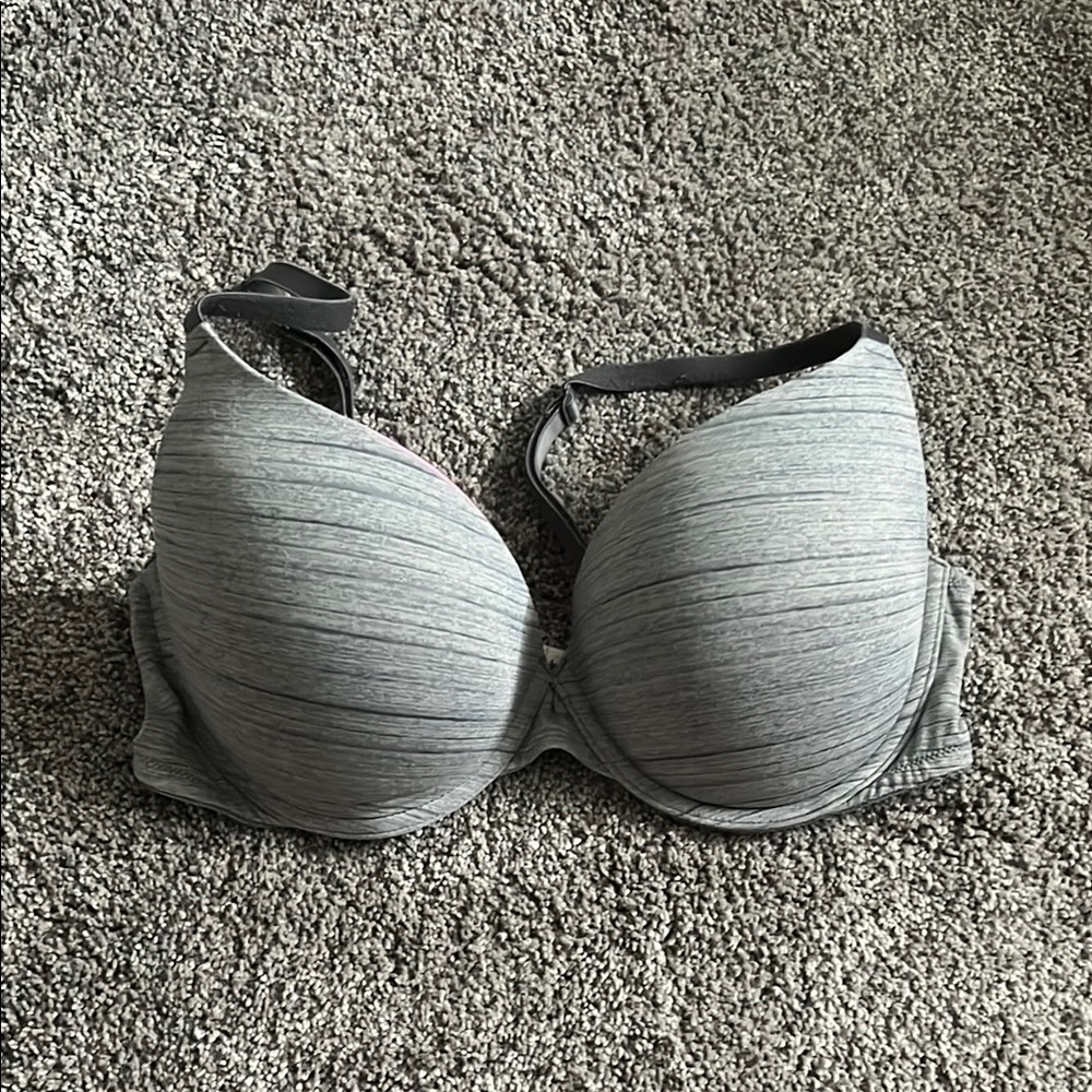 PINK Victoria's Secret Gray T-Shirt Bra with Molded Cups